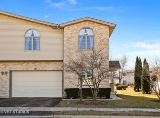 927 Westfield Ln, Schaumburg, IL 60193