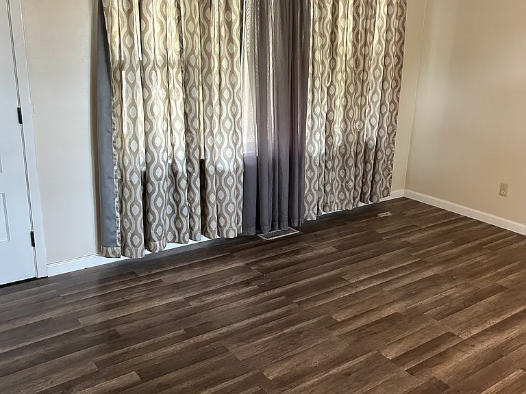 711 Samuel Dr — Photo 3