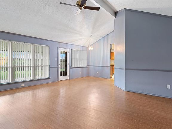 3rd image of 123 Woodcrest Drive