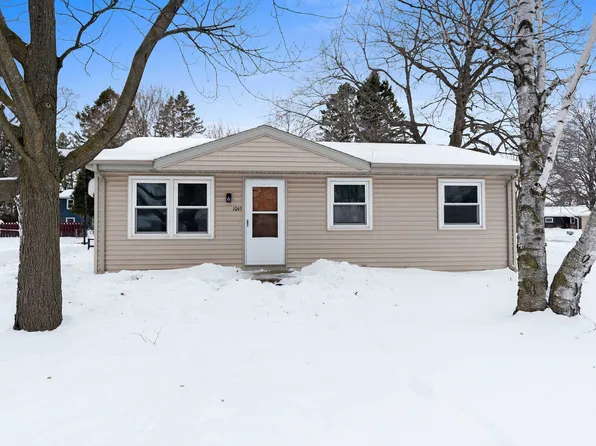 1045 Green Acres Ln, Neenah, WI 54956