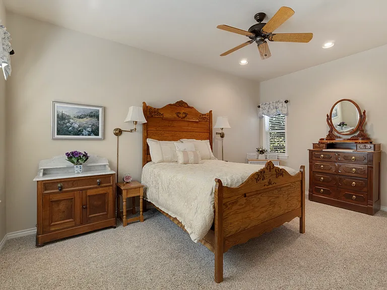 3160 Stevens Cir N — Photo 16