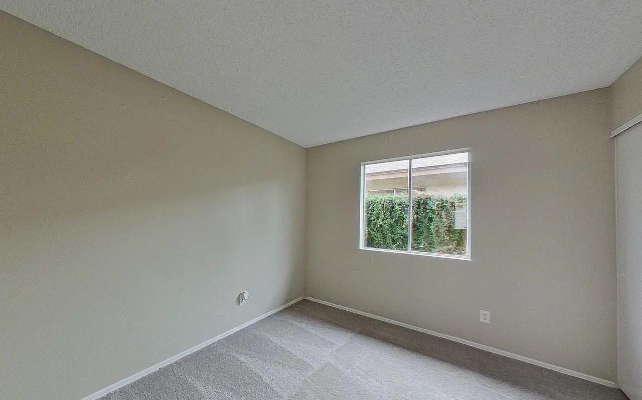 3 bed, 1136 sqft, $2,100 — Photo 3