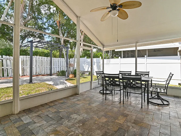 5690 Green Island Dr — Photo 18