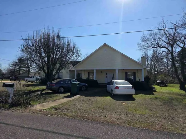 15 Bank Dr, Moundville, AL 35474