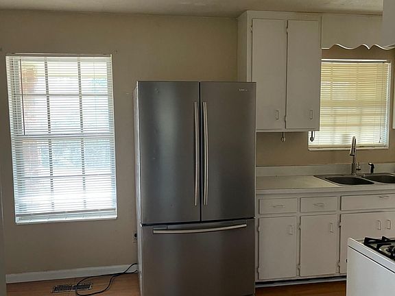 4th image of 431 Victory Garden Dr