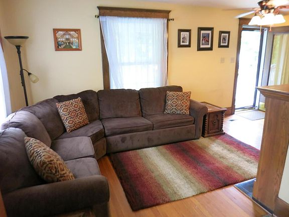 4th image of 20 E Fountain Ave