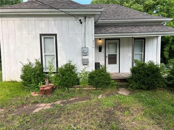 211 Suddarth St, Liberty, MO 64068