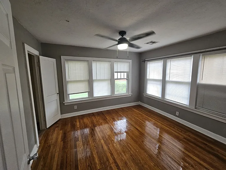 1503 N Broadway Ave — Photo 4