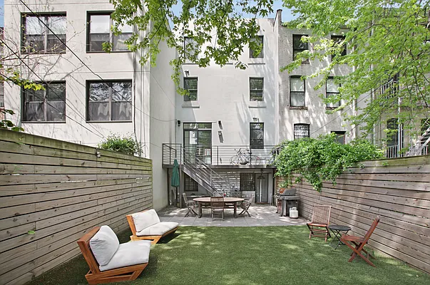 Sold by Compass | media 7