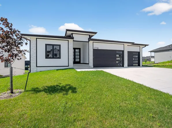 17736 Hammontree Dr, Clive, IA 50325