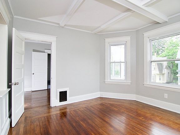 4th image of 45 Middlesex St