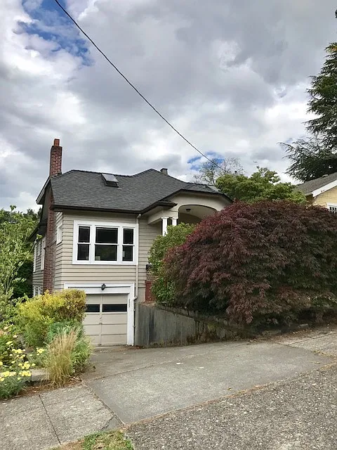 Beautiful Queen Anne Craftsman Home! — Photo 1