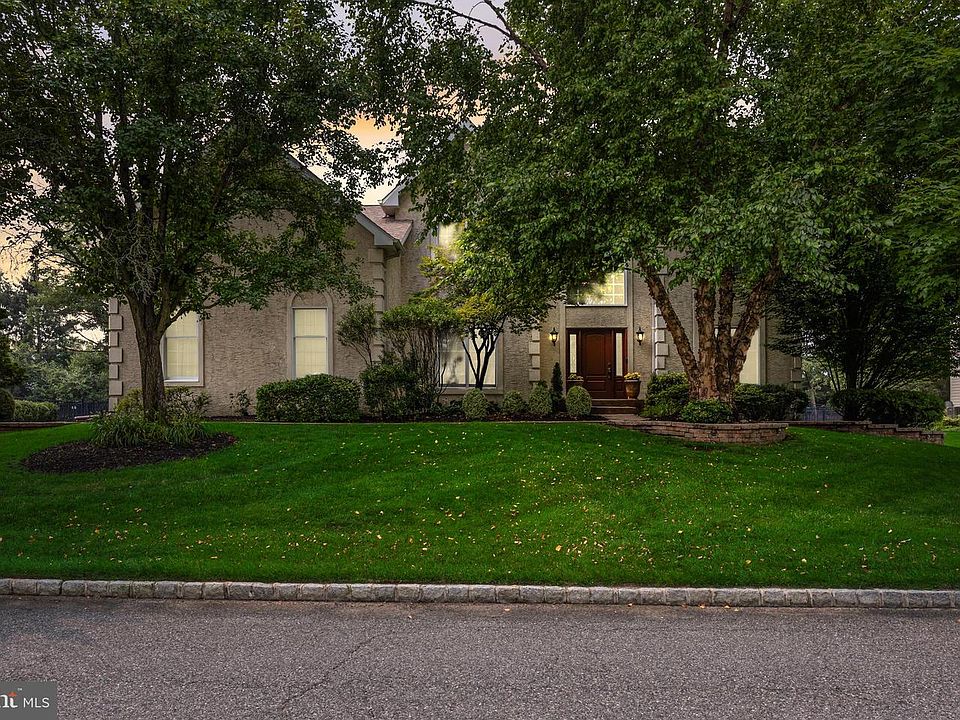 1st image of 144 Country Club Dr