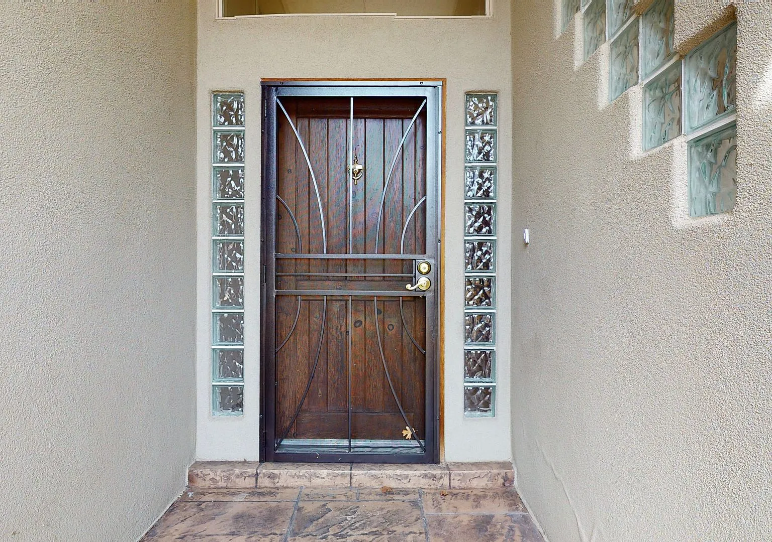Beautiful 3 Bedroom 2 Bath In The Foothills — Photo 4