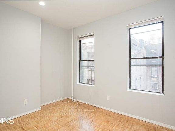 5th image of 326 W 49th St APT 5fw