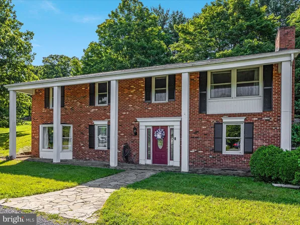 106 Lakeside Dr, Stephens City, VA 22655