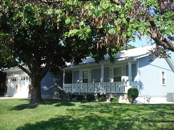 Front porch (Shady)