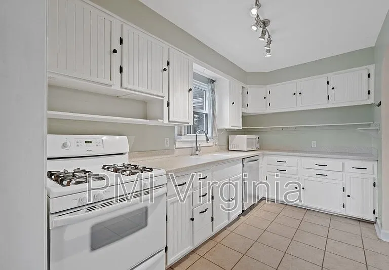 7805 Sheryl Dr — Photo 13
