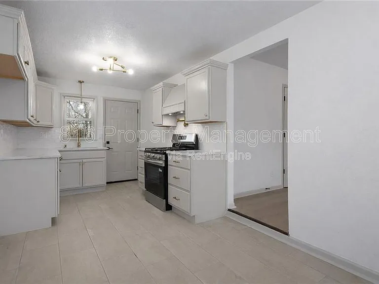 609 SE Florence Ave — Photo 8