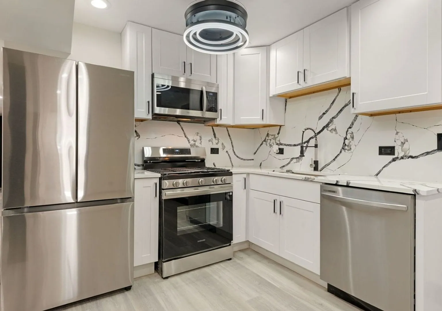 Spacious 3Bedroom/2Bathroom Apartment in Chicago — Photo 2