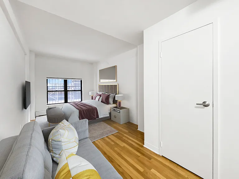 523 W 49th St #1B — Photo 1