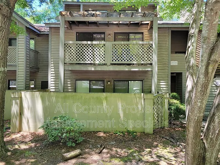 1002 Creekside Way — Photo 1