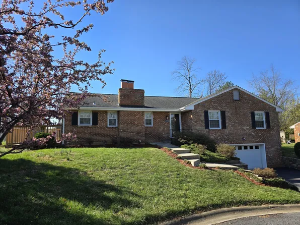 4636 Foxhall Cir, Roanoke, VA 24018