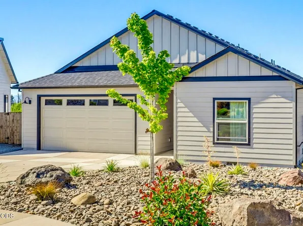 137 Willow Springs Dr, Talent, OR 97540