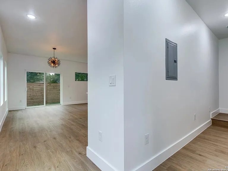 531 Essex St #201 — Photo 17