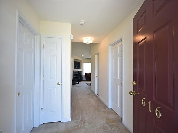4th image of 616 Meadowtop Cir