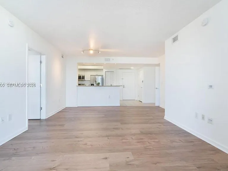 19501 W Country Club Dr #510 — Photo 4