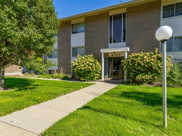 4203 62nd St APT 6, Urbandale, IA 50322