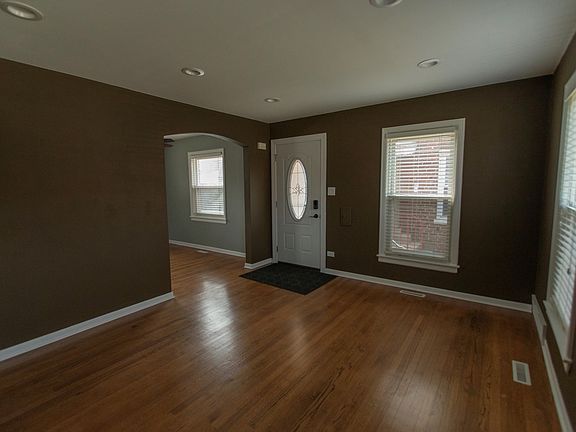 3rd image of 7211 W Summerdale Ave