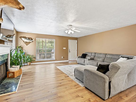 3rd image of 112 Hilltrace Dr