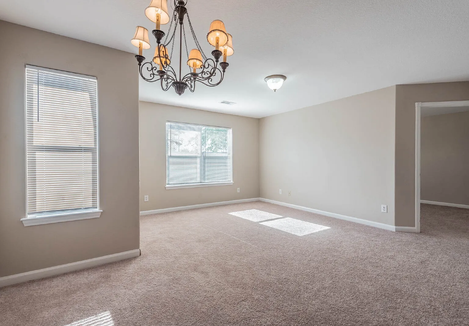 3 bed, 2.0 bath, 1264 sqft, $1,500 — Photo 1