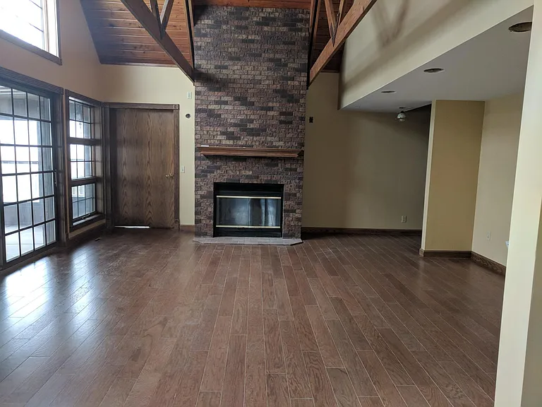 1501 Dodge St — Photo 3