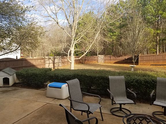 3rd image of 504 Hilly Ct
