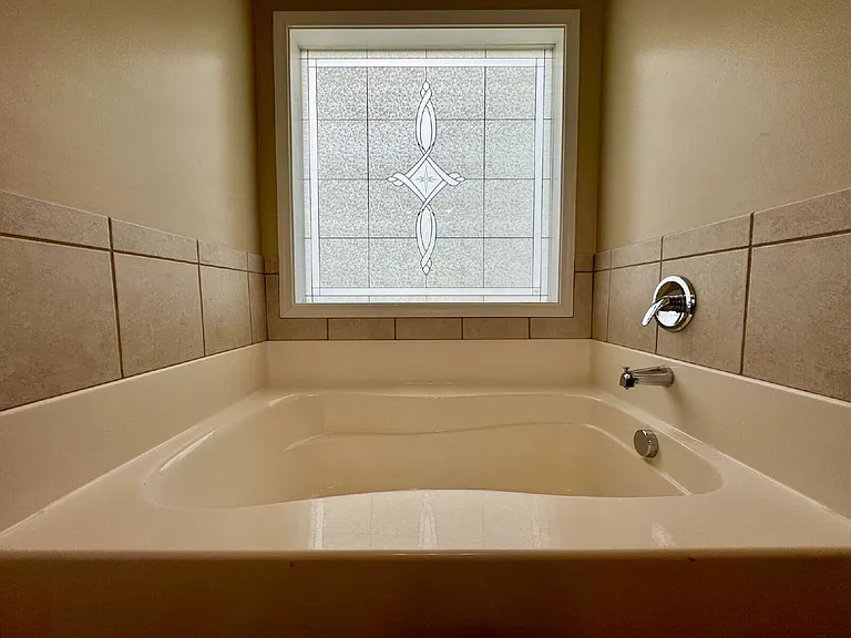 230 Hunters Creek Dr — Photo 13