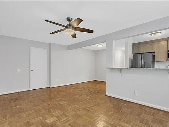 5th image of 500 S Courthouse Rd APT 6