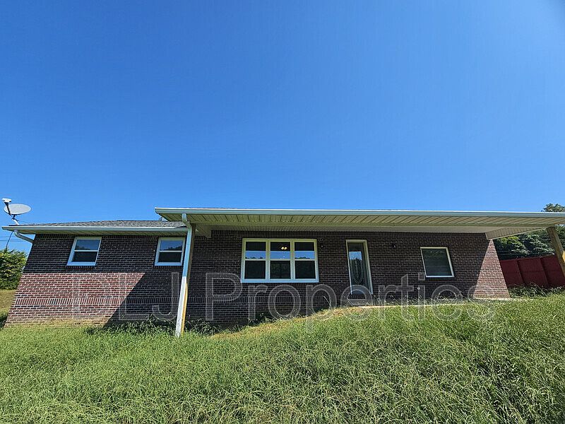 1st image of 1102 Hicks Rd