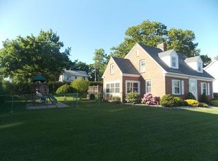17 Greenwich St, Ludlow, MA 01056