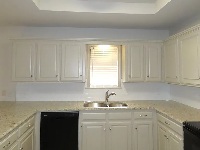 705 Kelli — Photo 13