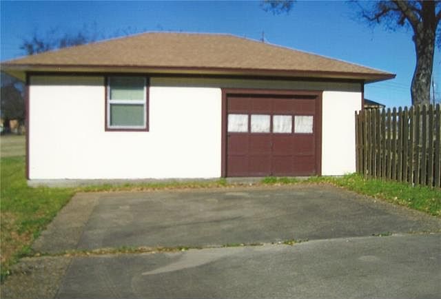 1st image of 1025 Lois Ln