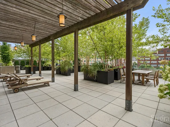 80 Riverside Boulevard image 11 of 17