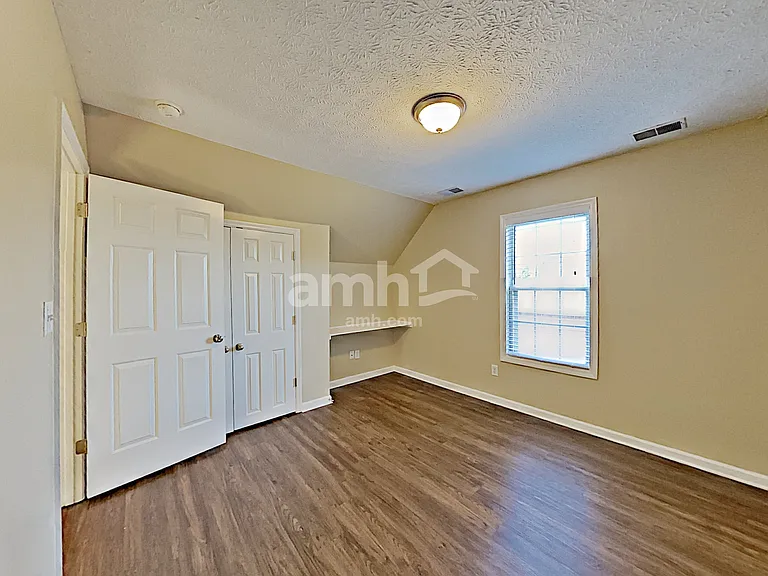 403 Woodlands Dr — Photo 11