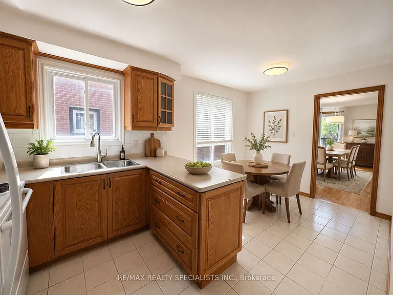 1571 Shale Oak Mews — Photo 3