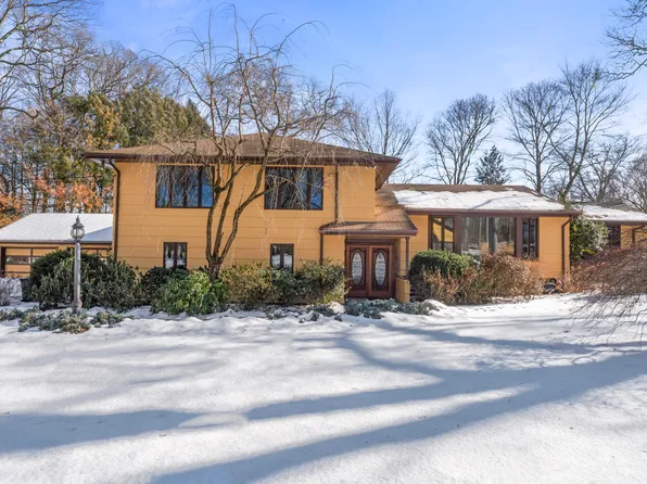 76 Don Bob Road, Stamford, CT 06903