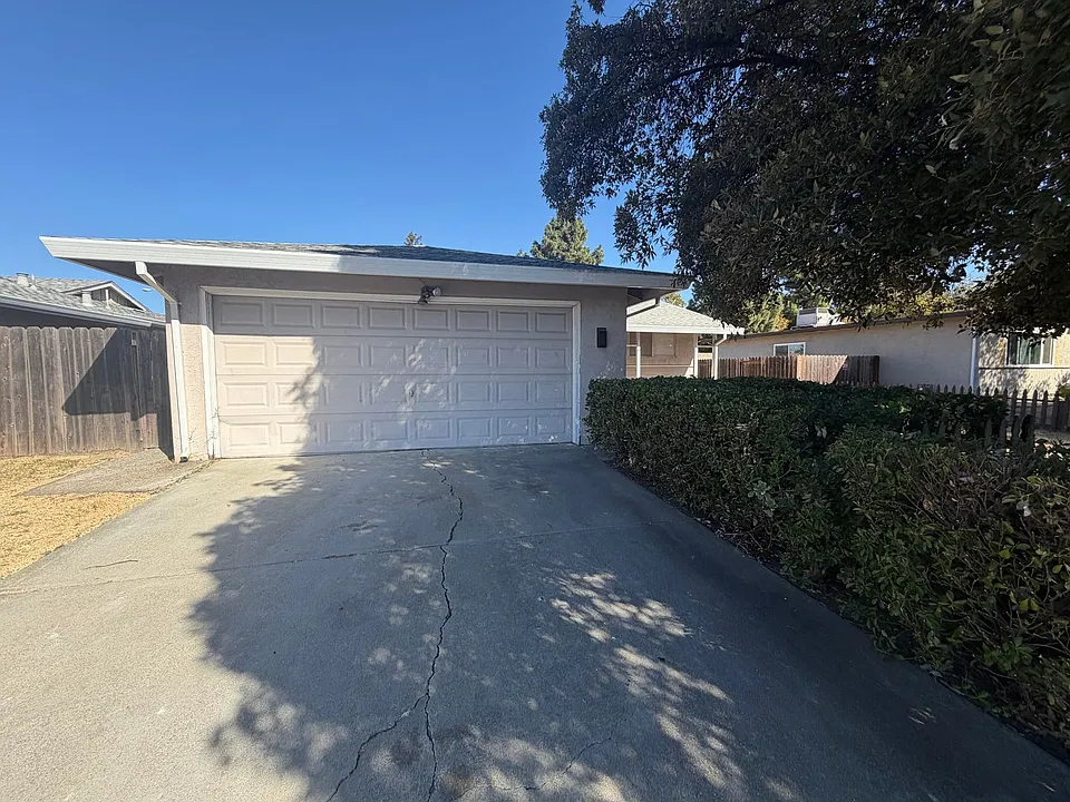 706 San Pedro St