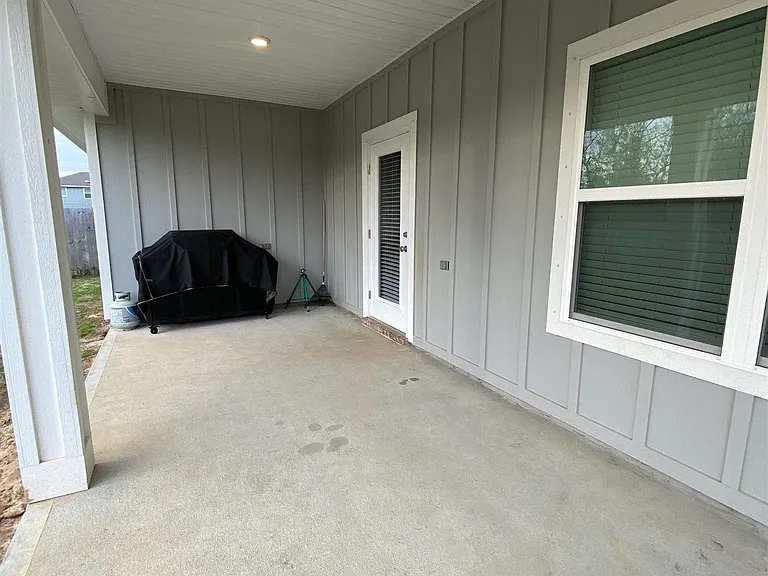 5870 Danbury Blvd — Photo 6