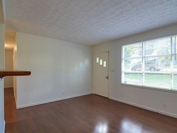 5th image of 535 Wesley Ave